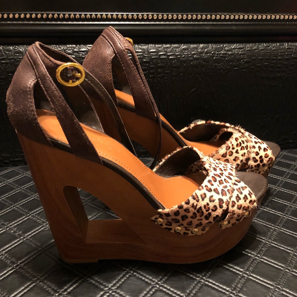 Jessica Simpson - Niki Wedge Cutout - Size 10